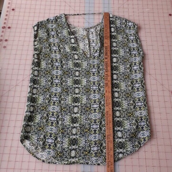 Super Trash Womens Size 36 (Medium) Colorful V Back Short Sleeve Blouse - Picture 8 of 9